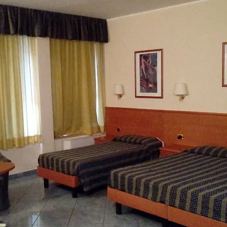 Kebhotel 3* Milán